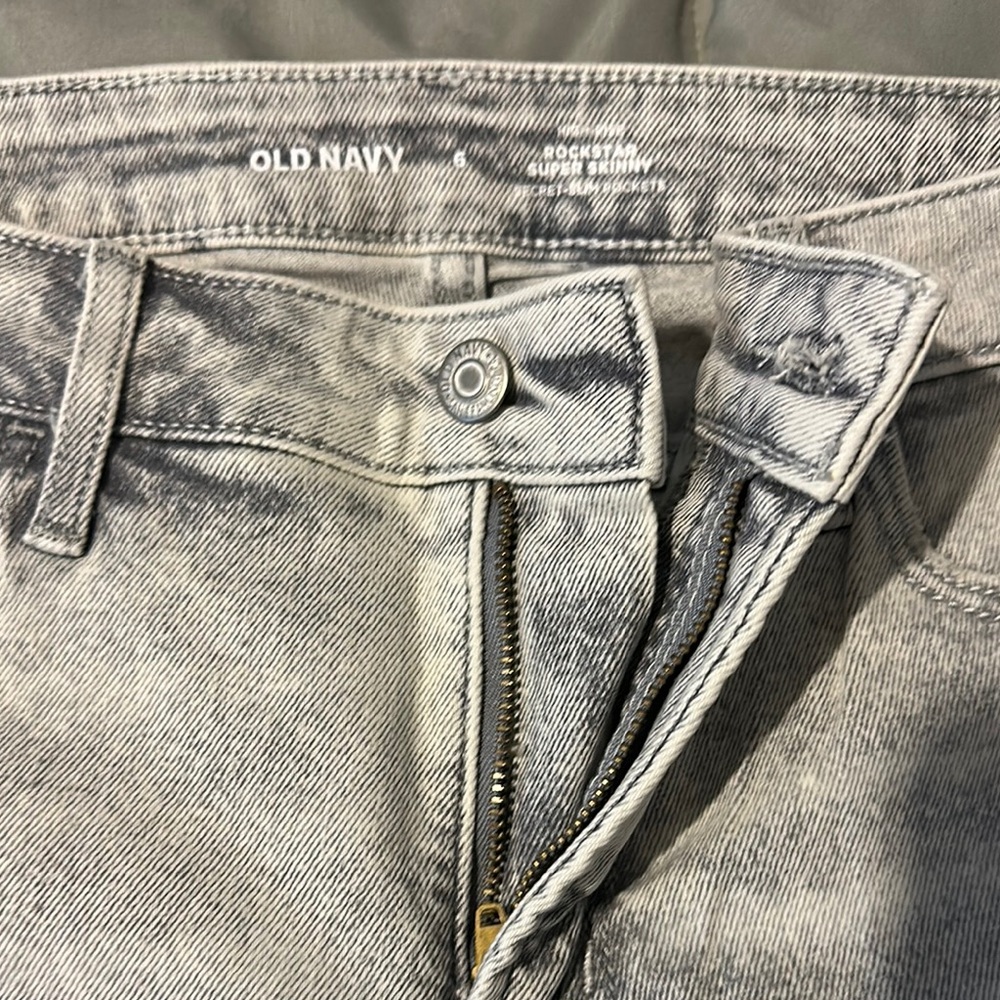 Old Navy washed out gray women’s super skinny jeans